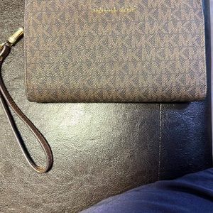 Michael Kors wallet. Double Zippy.